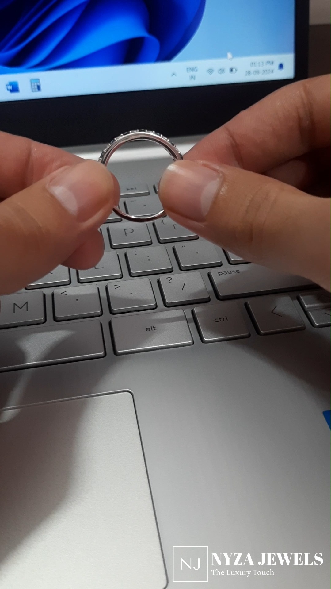 ❤️London Blue Topaz with Moissanite Round 2.00mm Half Eternity Band Ring❤️
.
.
Eternity rings symbolize endless love and commitment. They typically feature a continuous line of identically cut gemstones, usually diamonds, set around the entire band.