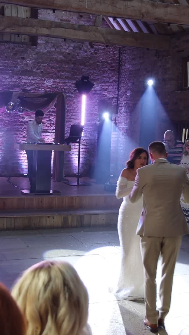 Want the perfect first dance moment?
Invite your guests to join halfway through 💃🕺
Not only does it take the pressure off you,
it fills the floor, sets the tone,
and makes for incredible photos. 📸🔥
🎥 From last weekend’s wedding magic @milton_end_barns
#FirstDanceGoals #WeddingInspo #DanceFloorFilled #DJTips #WeddingDJ
