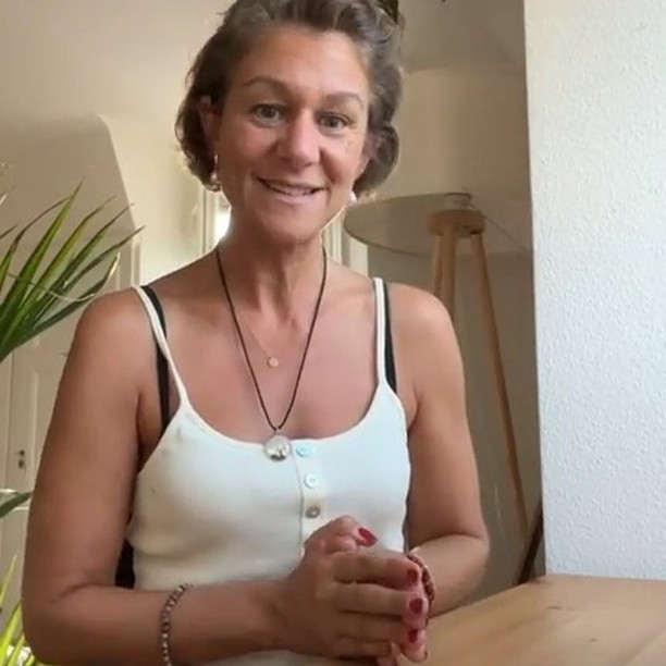 LIVE from today's FREE 30min. SWISS GERMAN Trial Class! Always wanted to understand or learn Swiss-German? Here you go, this is your chance now! Did you miss our FREE 30min. LIFE SWISS GERMAN Trial Class STREAMING then here you can watch it now! Don't miss the amazing opportunity to join our next FREE 30 min. Swiss-German Trial Class coming very soon! and see with how much simplicity and fun you'll get to know the patterns and simple rules of this unique language full of CH's 😉
Get to know the 8 main Rules of the Swiss-German (Züri Dialect) language for FREE in 30 min. New dates & registration will follow!
.
.
#free #swissgerman #trial #lesson #freelesson #freeswissgerman #swiss #switzerland #swisslanguage #live #instalive #facebooklive #suisse #language #languageschool #swisslanguageschool