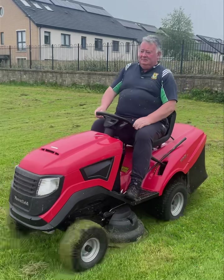 Our club, like all clubs, rely heavily on the time and effort of volunteers, and this Saturday is your chance to do your bit!
If you have an hour or three to spare on Saturday morning, please get in touch with Brian Thomas, Michael Doherty or leave your name with Jackie at reception. Every little helps!
The list of tasks include;
• Clean up of equipment storage area
• Top soil spreading and levelling
• Power wash dressing rooms
• Cleaning of flag poles
• General tidy up of internal areas
• Installation of new signage
• and more