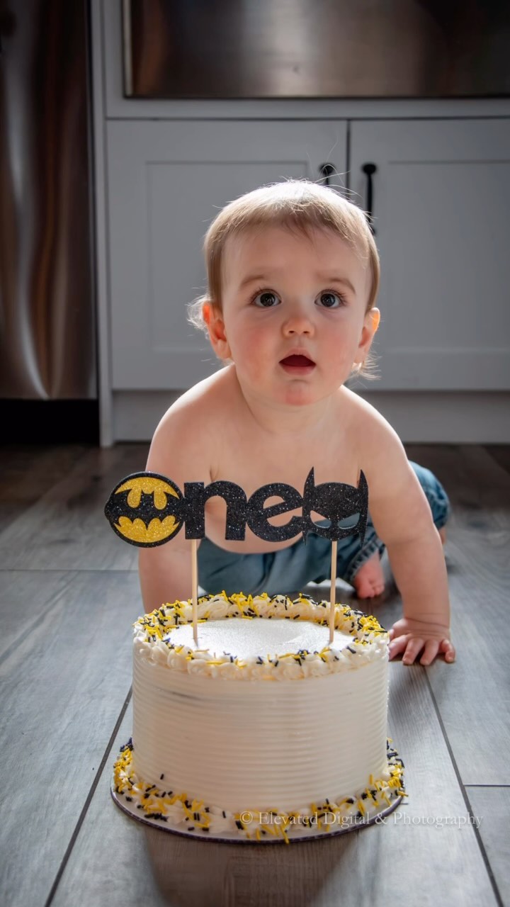 Time to celebrate a whole year of Vander! That’s 365 days of love, of growing, of smiling, of being held, of learning, of bringing joy to your family! This little guy understood the assignment when we put this perfect cake in front of him…OPERATION: SMASH executed!
Happy birthday little man, and Happy Birth-day @britt.any.87 (you are an amazing momma to your babies!) #cakesmashphotography #cakesmashsession #cakesmashshoot #cakesmashinspiration #yegphotographer #yegfamilyphotographer #yegfamilyphotography
🎂 @grandinbcakes
📍 @freespiritranch_eventvenue