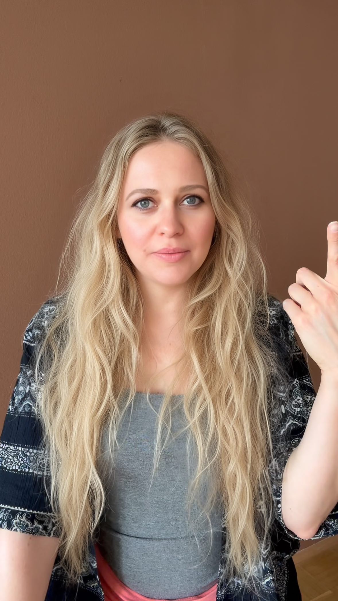 🫁 Do you know about stage breathing?
✨ It can be very efficient and helpful when you’re stressed out due to work, too many appointments, to-dos, pressure,.. you name it.
🌱Also, for people with anxiety, this can be an amazing tool to keep! Sometimes anxiety can take away the opportunity to live our lives fully. Try it out, when you feel anxiousness rising in you.
🧠 Also, a great method to practice throughout the day, so your nervous system is overall more calm and relaxed.
❤️🩹 Do you want to know more about your nervous system and how to regulate it more? Do you have high levels of anxiety and stress and want to finally feel more calm and relaxed? And do you want to release trapped emotions from your nervous system and body??
➡️➡️ Then follow me for exactly that ✨
🌫️👉 Save it for later, so you can repeat it at your own time again.
#anxiety #anxious #stressrelief #nervoussystemregulations #trappedemotions #releaseemotions