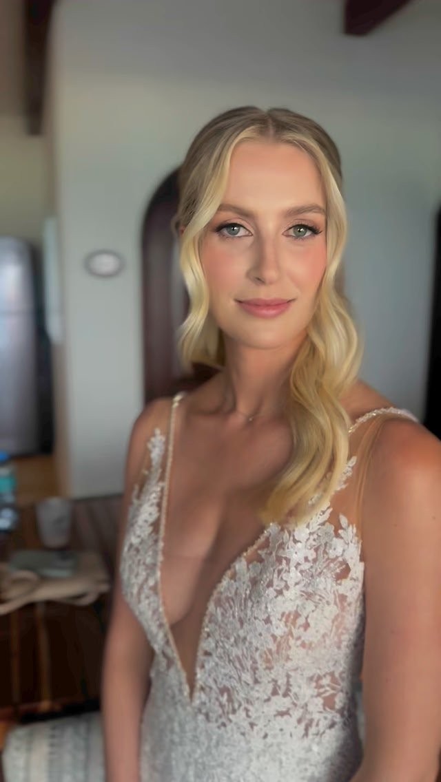 Gorgeous Megan wedding day glam moments 🤍
Soft glam makeup + soft waves halfup
MUAH @bysandymendez
PH @monicalopezphotography
Bride @megan.faulkenberry
Venue @zazabeachclub
WP @sunhorse.weddings
Thank you for having us! 🤍
#islamujereswedding #realwedding #beachweddinginspo #bridalsoftglam #cancunmakeup #playadelcarmenmakeup #tulummakeup #meridamakeup #cozumelmakeupartist #rivieramayamakeup #softwavesbridalhair