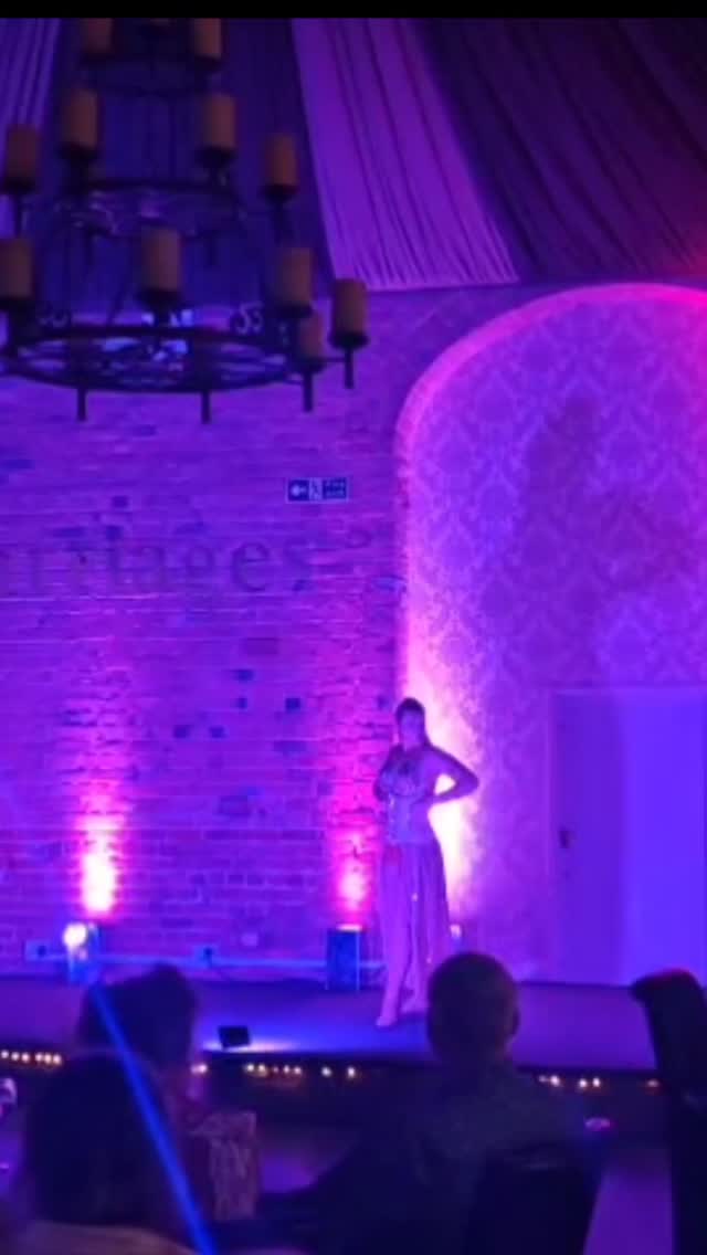 My giant shadow looking like a Disney villain! 💚
This is a one off, because it was over a decade ago that I stepped on to the stage part of a troupe to perform Hey Big Spender, it was the era of tiny hats in burlesque.
#heybigspender #burlesqueshow #burlesqueperformer #oswestry #carriages #liveentertainment #events #burlylife #cabaret #showgirl #burlesquedancer