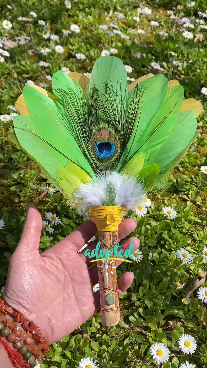 Lorsqu’un amour disparaît par la séparation quelle qu’elle soit, tu dois puiser en toi la force de t’aimer toi même, de te donner cet amour extérieur qui a disparu … cet akawana est là pour te dire que tu n’es pas seule et que tu dois apprendre, malgré la souffrance et la perte à te construire et à trouver l’amour de toi, en toi 🙏✨🥰
#akawana #amourdesoi #amourdesoi❤️ #perte #deuil #amourperdu #travailsursoi #acceptationdesoi #acceptation #prendresoindesoi #prendresoin #amourinconditionnel #amour #amourinconditionnel❤️ #avance #développementpersonnel #artisanat #artisanatfrancais #creationdujour #creationducoeur