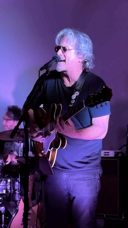 Thank you to The Sun Kings for an amazing show! They really know how to make a crowd come together ๐
.
.
.
#tmeevents #tme #event #production #eventproduction #dj #lighting #mobiledj #edm #house #events #party #uplighting #photo #booth #photobooth #photomebooth #livesound #sound #av #pioneerdj #sf #sfdj #audio #bayarea #bands #tributeband #gratitude