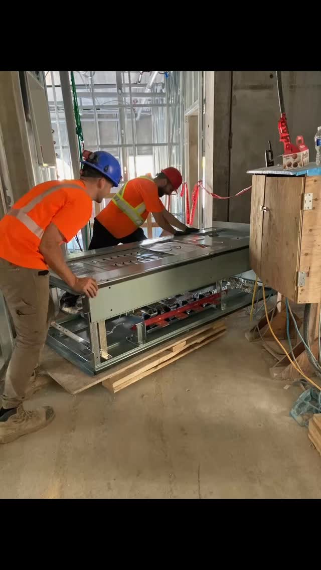 The crew worked hard on getting this switch gear down into the basement at @paisleyinn
#theboldgroup #electrical #electricians #electriciansofinstagram #bebold #switchgear #panel #rigging