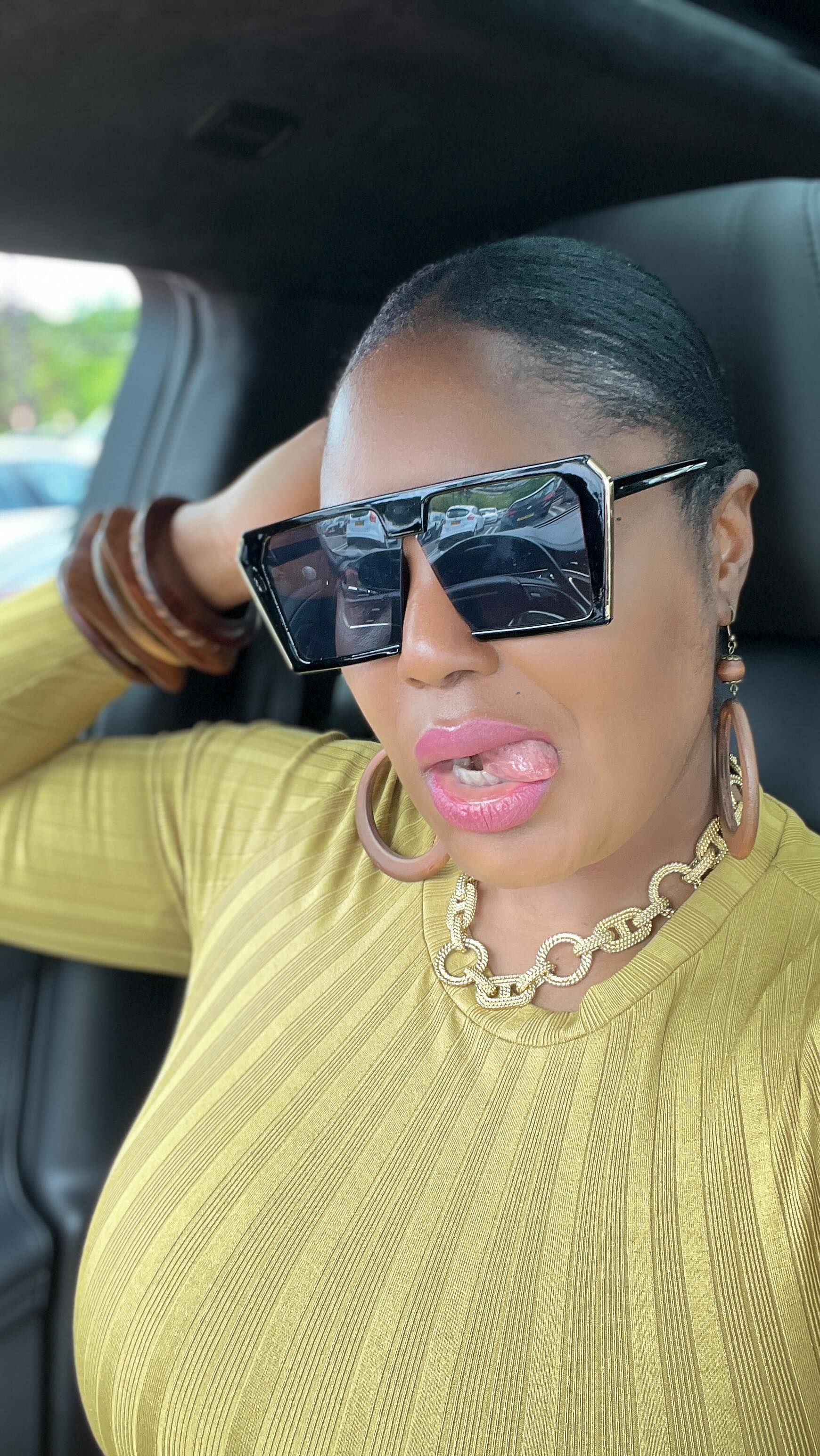 “Avoid Mondays…or thug it out!.” ~ xo èsjé
・・・
Dazzit. Daz di post. Happy #Monday jewels.👌🏾
・
・
・
#esjelife #xoesje #instagood #wellbeing #wellness #health #mentalhealth #chronicillness #fibromyalgia #lifestyle #foryou