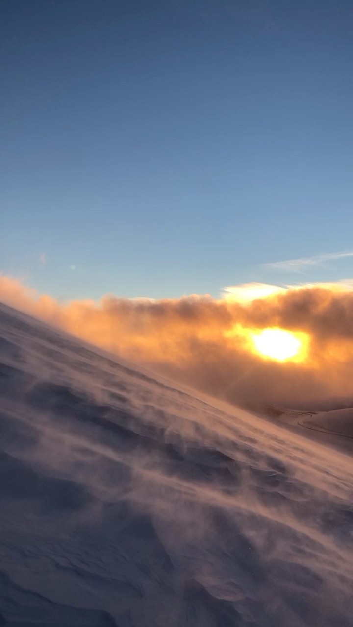 Iniciando otra temporada invernal por la Araucanía Andina, un año muy especial que no deja de dar sorpresas...
Muy feliz de estar devuelta en casa y con la familia.
Mantener un buen código de comunicación, entregar una sonrisa , respetar al de alado y agradecer cada día son parte de las enseñanzas que me ha dejado la vida.
Muy agradecido siempre de los que me rodean y siempre me han apoyado !
Altos proyectos por Chilito con mucha motivación y energía para todo lo que se viene ! ⚡️❄️
@senoretbrothers
@casaesquinamalalcahuello