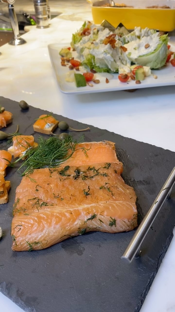 Jazzy June brunch menu is up!
🐟Homemade gravlax
🥬 Wedge salad
🍎Baked apple cinnamon French toast
☀️Summer orzo salad
🍫Chocolate fudge
Sign up for in-person or Zoom link + full recipe booklet at shaunalindzon.com