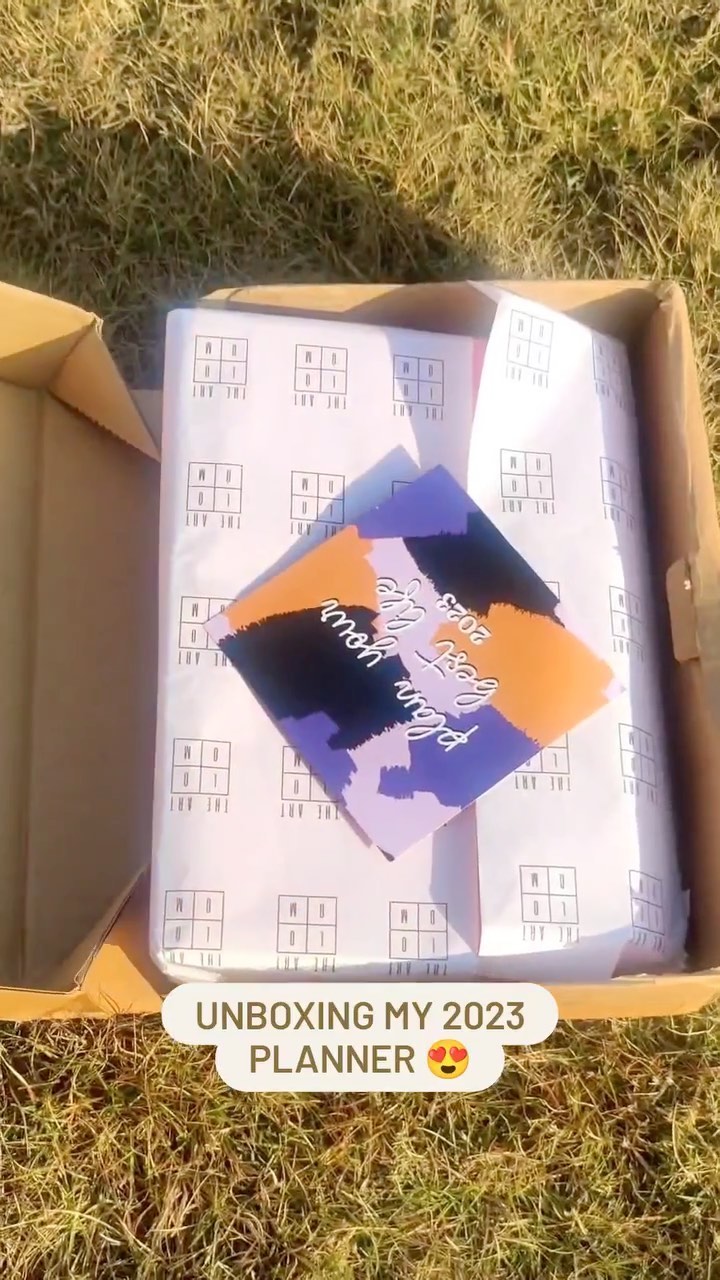 I'm excited to have finally received my 2023 planner!
Last year was my first time using a yearly planner, and it helped me stay on top of my tasks as a freelancer. I kept track of my to-do list, client meetings, interviews, and deadlines.
Last year, I used a planner from Factor Notes. This year, I decided to switch things up and go with a planner from @theartloom.
I'm looking forward to using it to stay organized and plan for the coming year.
#planner #2023 #2023planner #theartloom #plannerlove #plannercommunity #planneraddict #planners #freelance #freelancer #freelancing #freelancerlife #freelancers #organized #2k23 #plannergirl #plannergoodies