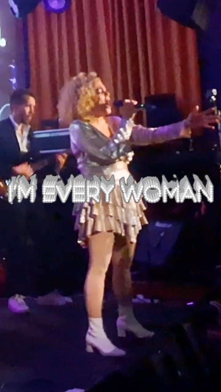 I’m every woman. There’s no need to compare! 💪 ❤️
This is our Flo Collective 5pc line-up performing live @ Amazing Grace London Bridge to this amazing crowd. Thanks for having us again!
Come join us on Sun 11 June @ Pizza Express Live Holborn. 8pc line-up. See you all there!
#SoulPowerhouse
#ChakaKhan #WhitneyHouston #ImEveryWoman #singing #youbettasing