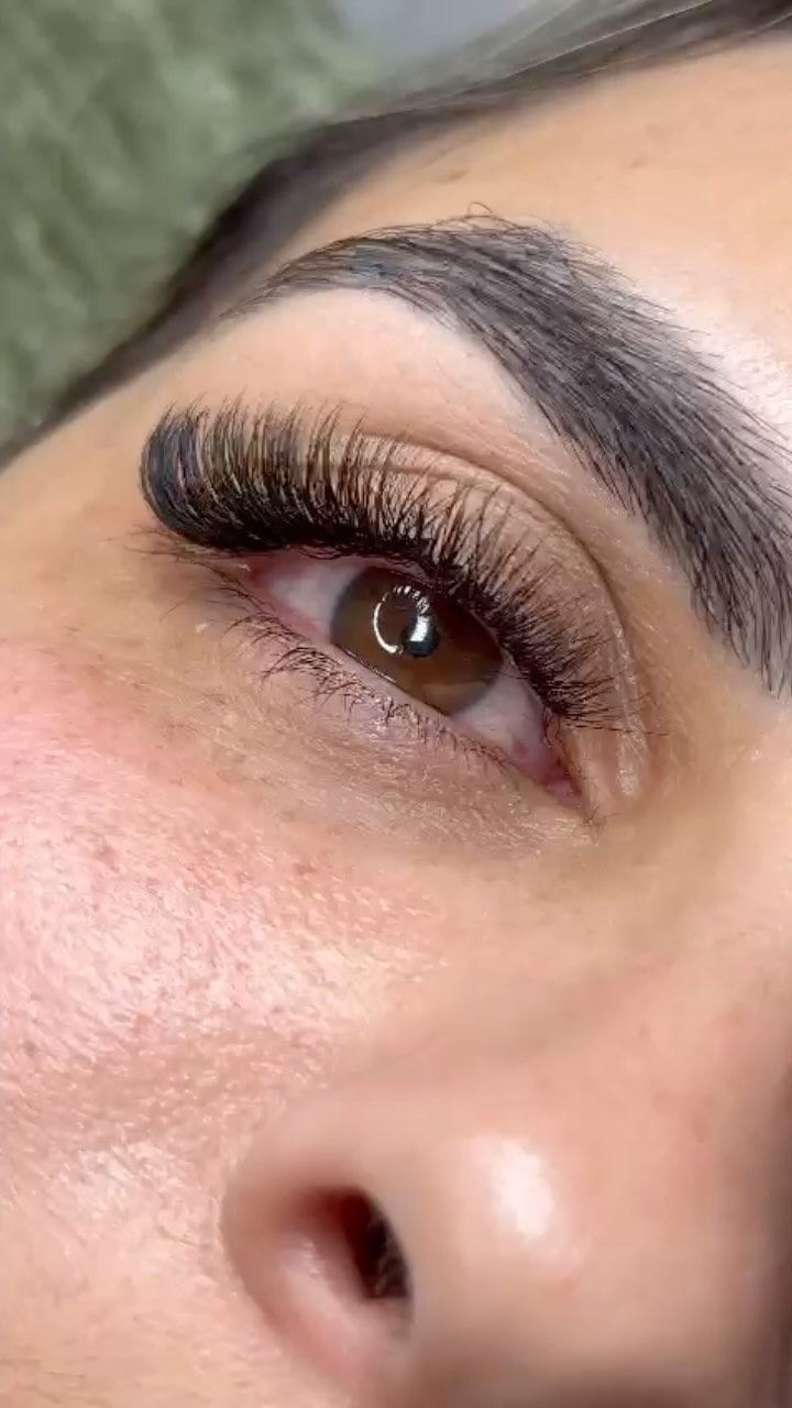 🌱Hybrid Lashes Available Now 📲 Call for appointments. #hallandalebeach#lashes#lashlifting#hennabrows#aventurafl#volumenruso#lashes#instapost#instareels#lash