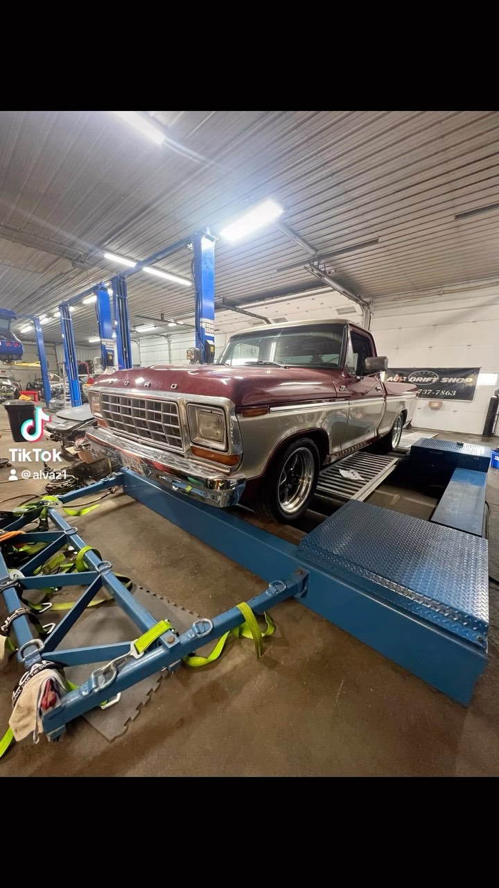 Imported from Mexico 🇲🇽 F150 LS Swap 6.0l with crown Victoria suspension.
Swap done by @Swaps GDL Mexico Guadalajara.