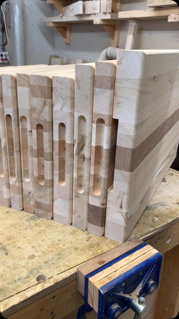 #ontariowood #saultstemarie #beautifulwoodworking #bespoke #saultstemarieontario #supportlocal #cuttingboard #cuttingboards #localymade #supportlocal #supportlocalsaultstemarie #smallbusiness #canada#ontariomade #canadamade🇨🇦 #falconswoodwork #chooselocal