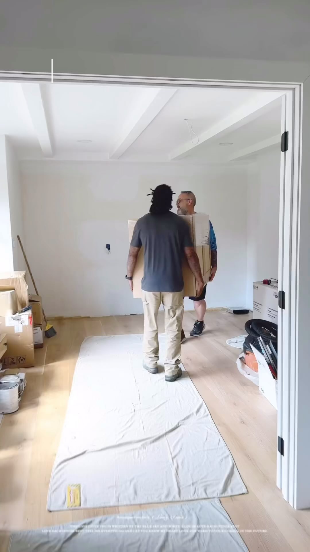 This award winning project is in the second phase of design installation for the home office, powder room and entryway. We love our custom pieces by Troy and Luvine with Hoth Designs! They are so fun to work with 🤍
#homeofficedesign #customfurniture