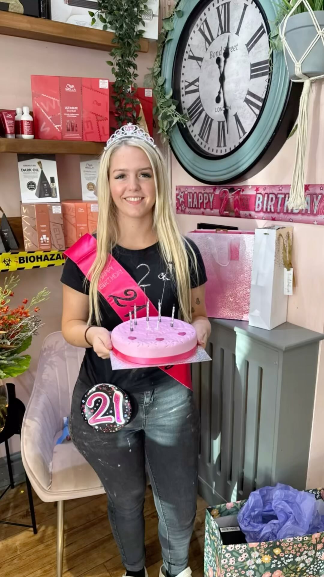 Our little KitKat celebrated her 21st the weekend and ooo she celebrated!! Many happy returns bab! #birthday #love #happy #w389 #stunningbab