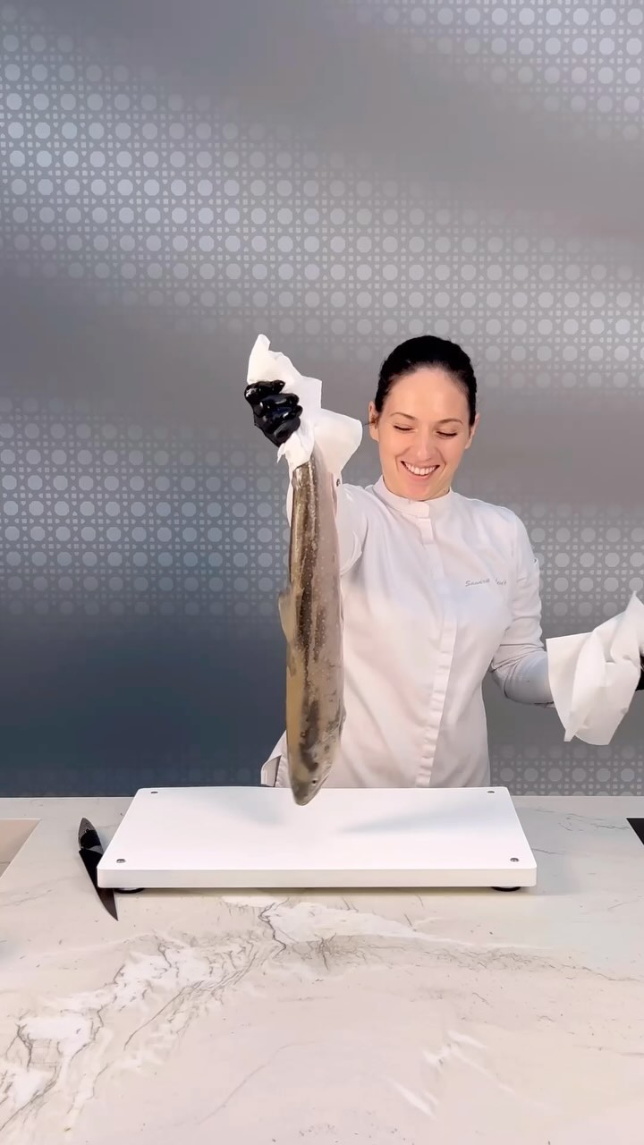 100th Creation on Gronda 🥳🍾🎉 @gronda
Ein kleiner Rückblick auf viele Kreationen, die über die letzten Monate entstanden sind. Darunter befinden sich viele Rezepte, die ich selbst in meinen Menüs verwende, viele Basics und Know hows und manchmal was Ausgefalleneres.
Schaut gerne selber mal auf meinem Profil „Sandra Scheidl“ in der Gronda app vorbei 🫶
#gronda #grondacreator #chef #contentcreator #recipes @vzug @tyrolitlife