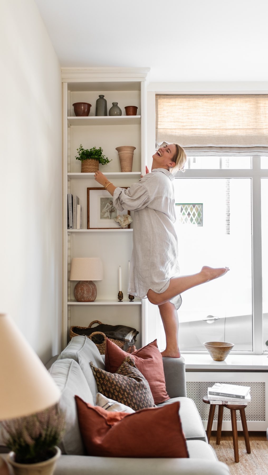 🌸 De lente is mijn favoriete tijd van het jaar 🌸
Naast dat alles weer een beetje gaat bloeien (ikzelf ook haha) is het ook het moment om je huis weer tot leven te brengen na de lange wintermaanden. Met een sopje, een klopje en wat nieuwe accenten haal ik het seizoen naar binnen. Plantjes en bloemen doen het altijd goed, dus op naar het tuincentrum of je lokale bloemist en haal dat leuke plantje of kussentje 🌱!
Wie heeft de lente schoonmaak er al op zitten?
Foto’s: @studiokeeelly
#lenteschoonmaak #nieuwleveninhuis #lentevibes #homerefresh #springclean #interieurstyling #interieuradvies #interiorsbybien
