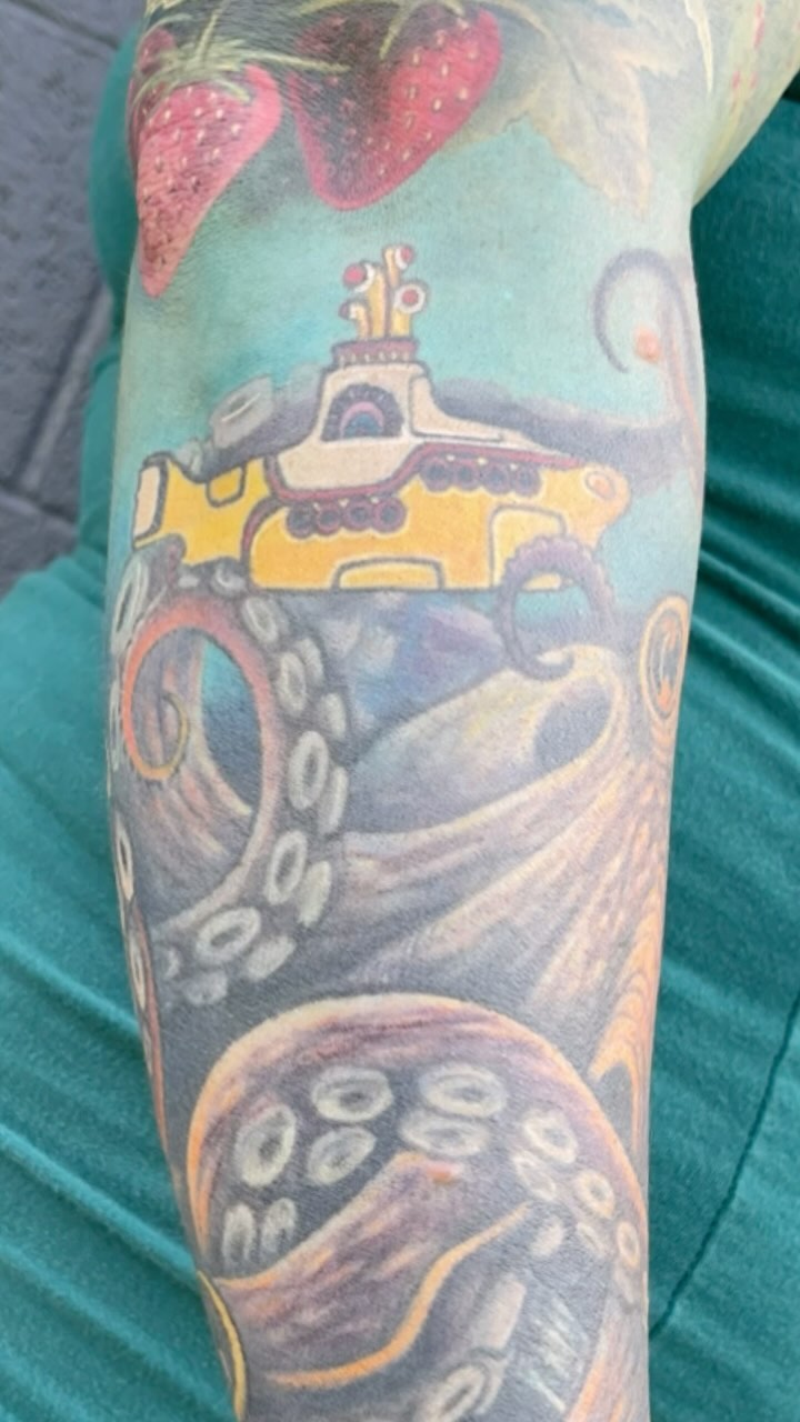 I’m so excited to finally share finished, healed photos of this sleeve. ✨ Can you name all the Beatles songs we referenced in this piece?
@ashrials thank you for bringing me such a cool project, and thank you for your dedication. 🍏