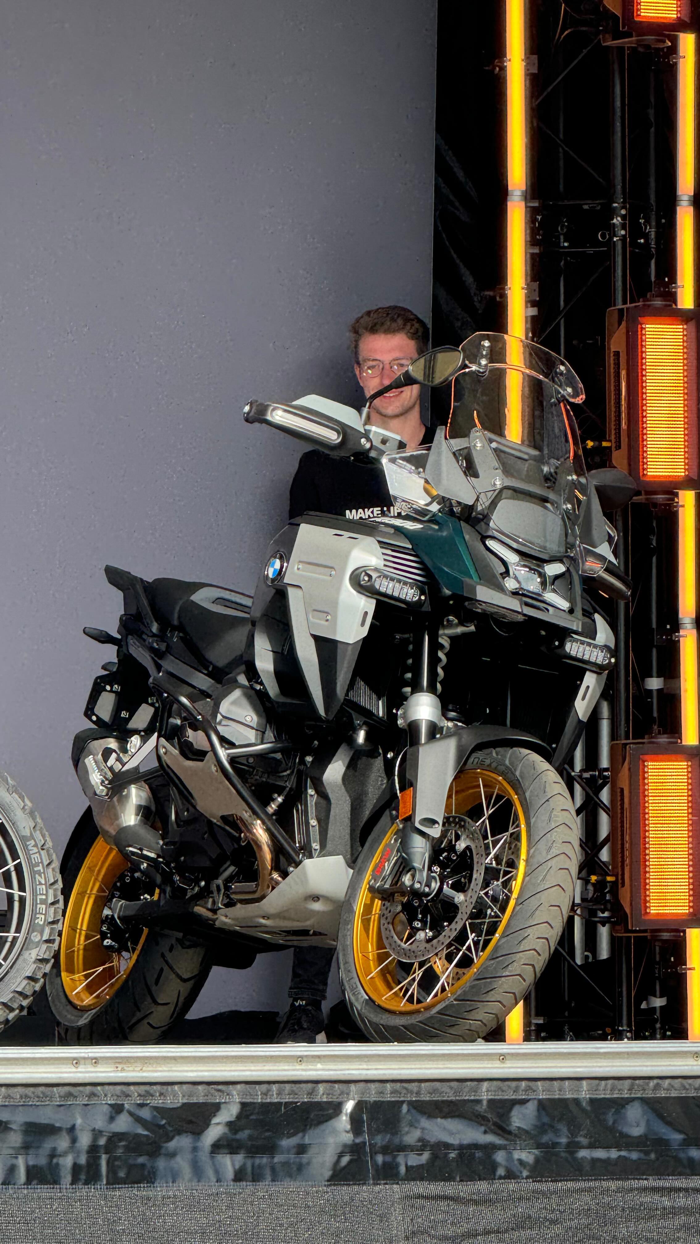 Está lançada oficialmente a nova BMW R 1300 GS Adventure!
Diretamente do BMW Motorrad Days em Garmisch.