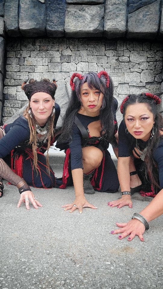 We tamed. We flamed. We forged. 🔥🔥🔥🐲
It was another great weekend at the Oxford Renaissance Festival! We love seeing old friends and making new ones. Thanks to everyone who came to our shows! We hope we inspired you to unleash your inner creature!
Thank you for having us once again at your wonderful festival @oxfordrenfestinsta . It just keeps getting better and better!
Sociable!!
#invoketress #Invoketressdance #oxfordrenaissancefestival #oxfordrenfest #guelph #bellydance #guelphdance #ishra #ishrablanco #marysnow #fire #dragon #breathoffire #firecreature