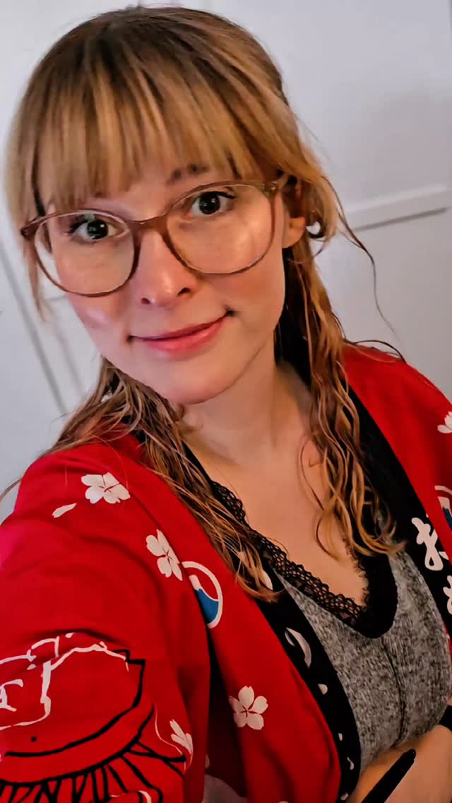 First time trying a voice over!
It felt super awkward, especially because we Germans hate our accent. 😅 I hope it's not too bad.
Because I am taking a break from streaming at the moment, I felt like showing some behind the scenes in a different format. Do you like it?