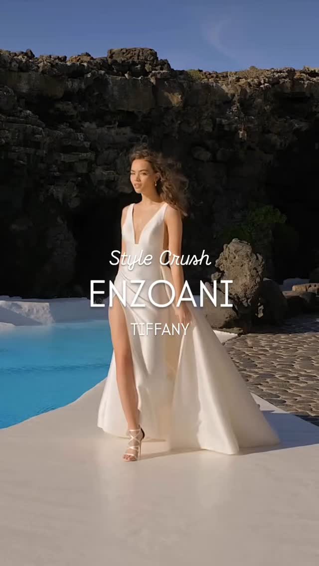 Stepping into the weekend in style...
@enzoani @thebridalcollectiveco #weddingindustrynews