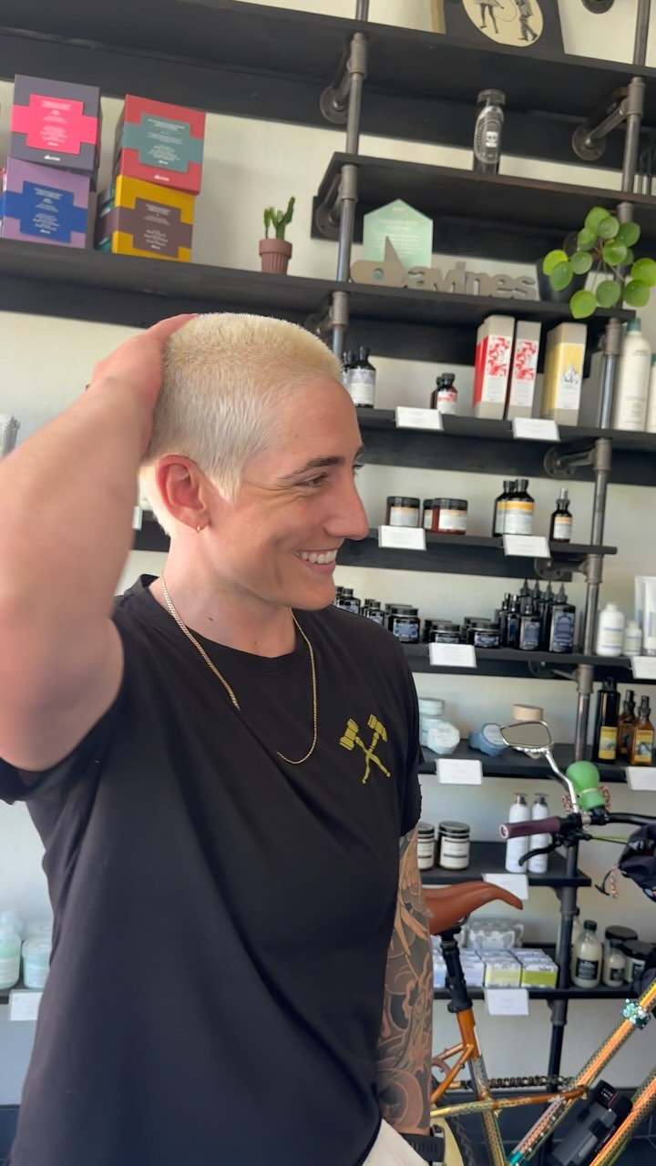 Do you love a good before and after as much as we do ? Check out this Magic 🪄
Fresh #clippercut and #icyblonde by @lovelyhairbycecy 🤩