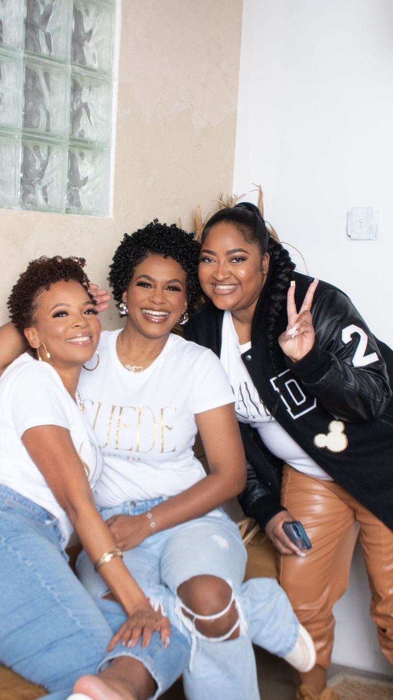 The content day phase of the Brandedd Blueprint is always our clients favorite part of the process!
We really pride ourselves on making it a fulfilling process! There’s always a photo treatment and shot list and we make sure to give creative direction !
📸🐐 @tatyannachamere
P.S. content day parties coming this summer!!