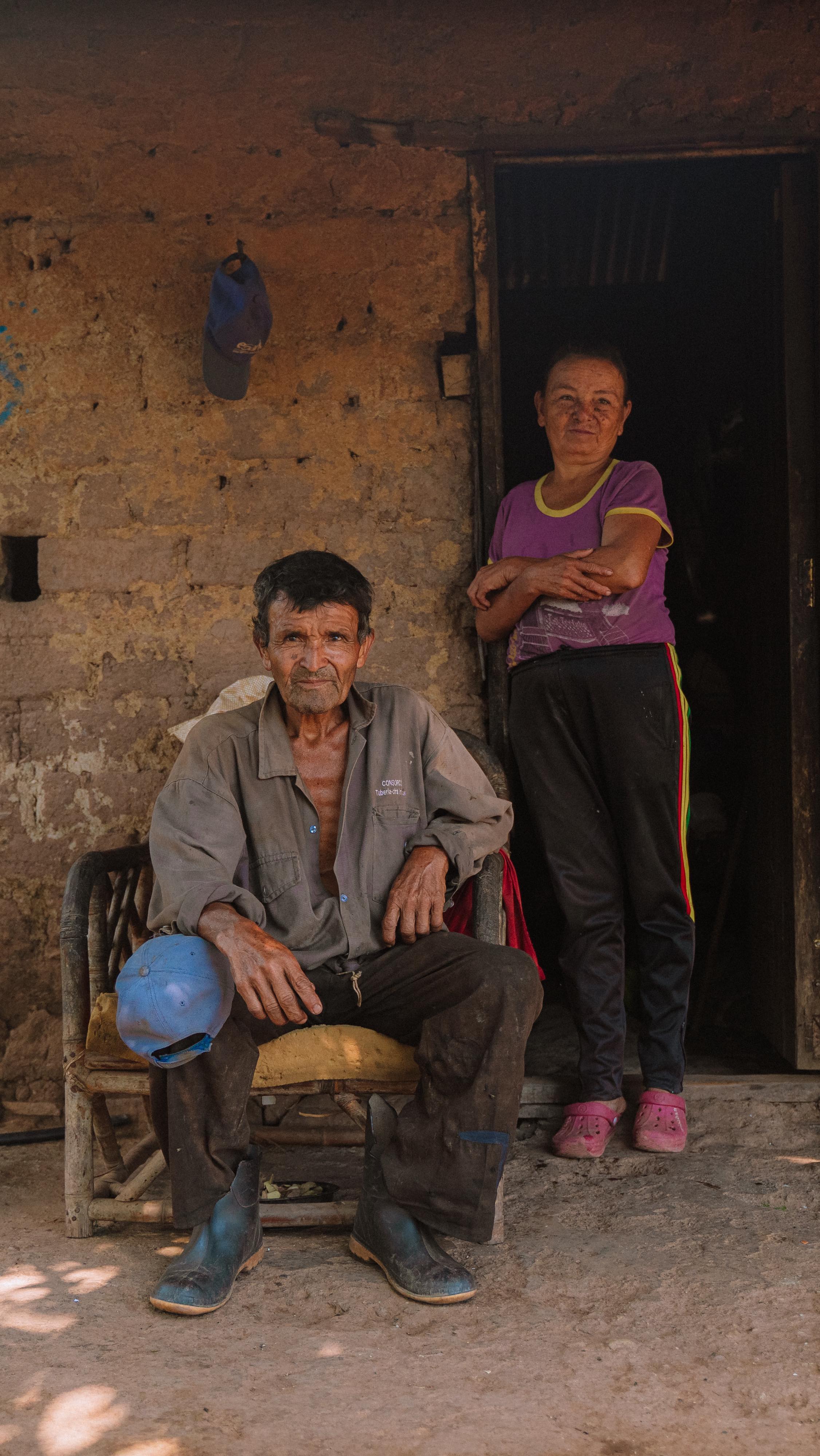 Un experiencia llamada La Peña🌳.
🍃 Senderos rodeados de fauna y flora del Cañón del Chicamocha.
🍲 El lujo de disfrutar de la sazón que nos brinda la comida hecha en cocina de leña es única.
.
Si quieres tener un experiencia diferente, increíble, fantástica, wao, cósmica… mejor dicho, ¡una chimba! 💥, no lo dudes más, sal de la ciudad, cambia lo cotidiano y haz algo distinto ¡contáctanos! 🤘🏽