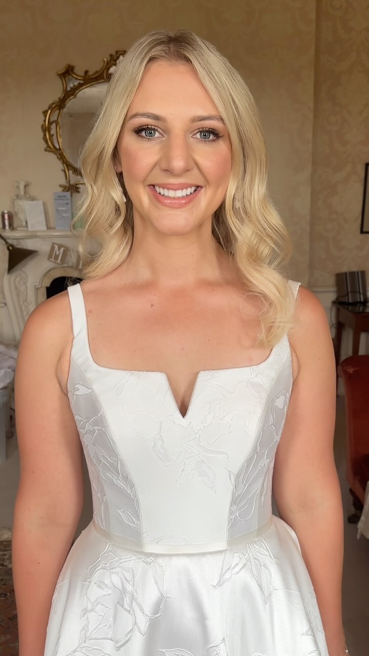 Yesterday’s BEAUTIFUL bride Chloe at the gorgeous @pylewellpark 🤍 So lovely working with @bridalhairbyabby and @the.tansleys
Bridal gown @suzanneneville
Bridal hair @bridalhairbyabby
Venue @pylewellpark
.
.
#bride #brides #bridalmakeup #makeup #mua #makeupartist #beauty #bridalmakeup #bridalgown #suzanneneville #weddingvenue #pylewellpark #pylewellparkweddings