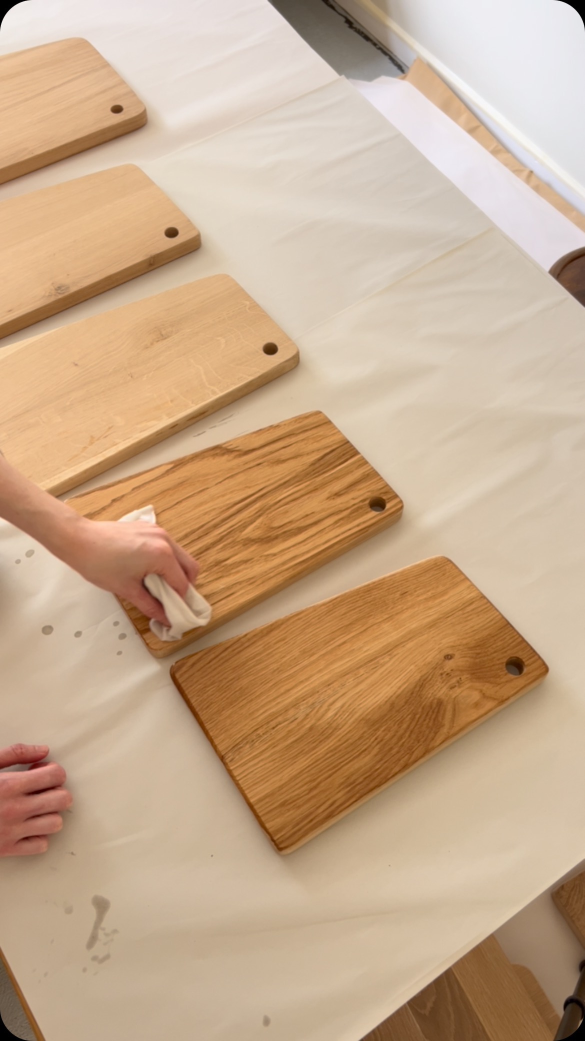Handmade in West Wales by Steve the Joiner, our boards are then finished using mineral oil and Oren Wood Balm.
#workshop #carpentry #carpenterslife #woodwork #woodcrafts #oiling #intheworkshop #woodbalm #charcuterieboard #cheeseboard #ashwood #craftsofinstagram #shopsustainable #sustainableliving #sustainabledesign #workinprogress #workshoptime # #madetocreate #handmadeinuk