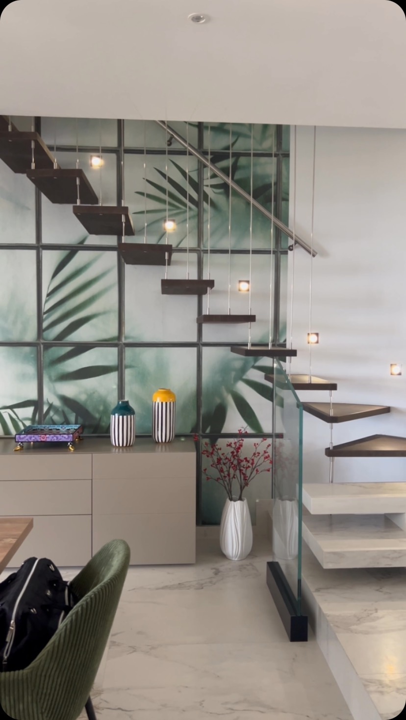 🚧 Dal Vecchio al Nuovo con Cierre Scale! ✨
Guarda la trasformazione: da una scala preesistente rimossa a una splendida scala a sbalzo nel nuovo ambiente arredato. Scopri come una nostra scala può rivoluzionare il tuo spazio!
📞 Contattaci per fissare un appuntamento! #cierrescale #scaleinlegno #taranto #madeinpuglia #puglia #madeinitaly #scaleinferro #scaladesign #acciaioinox #stairs #scalesumisura #scalechiocciola #ristrutturazione #ristrurrarecasa #ristrutturarefacile #designinterni #