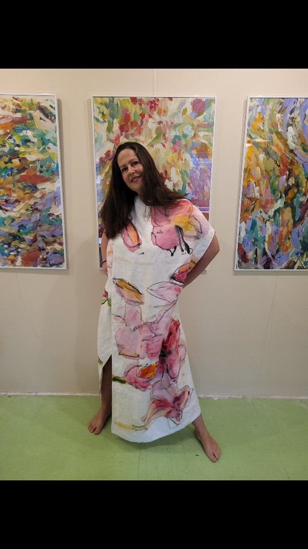 Be my canvas!
#malsalon #fashion #diy #fashiontextiledesign #springvibes #fashiondesign #acrylic