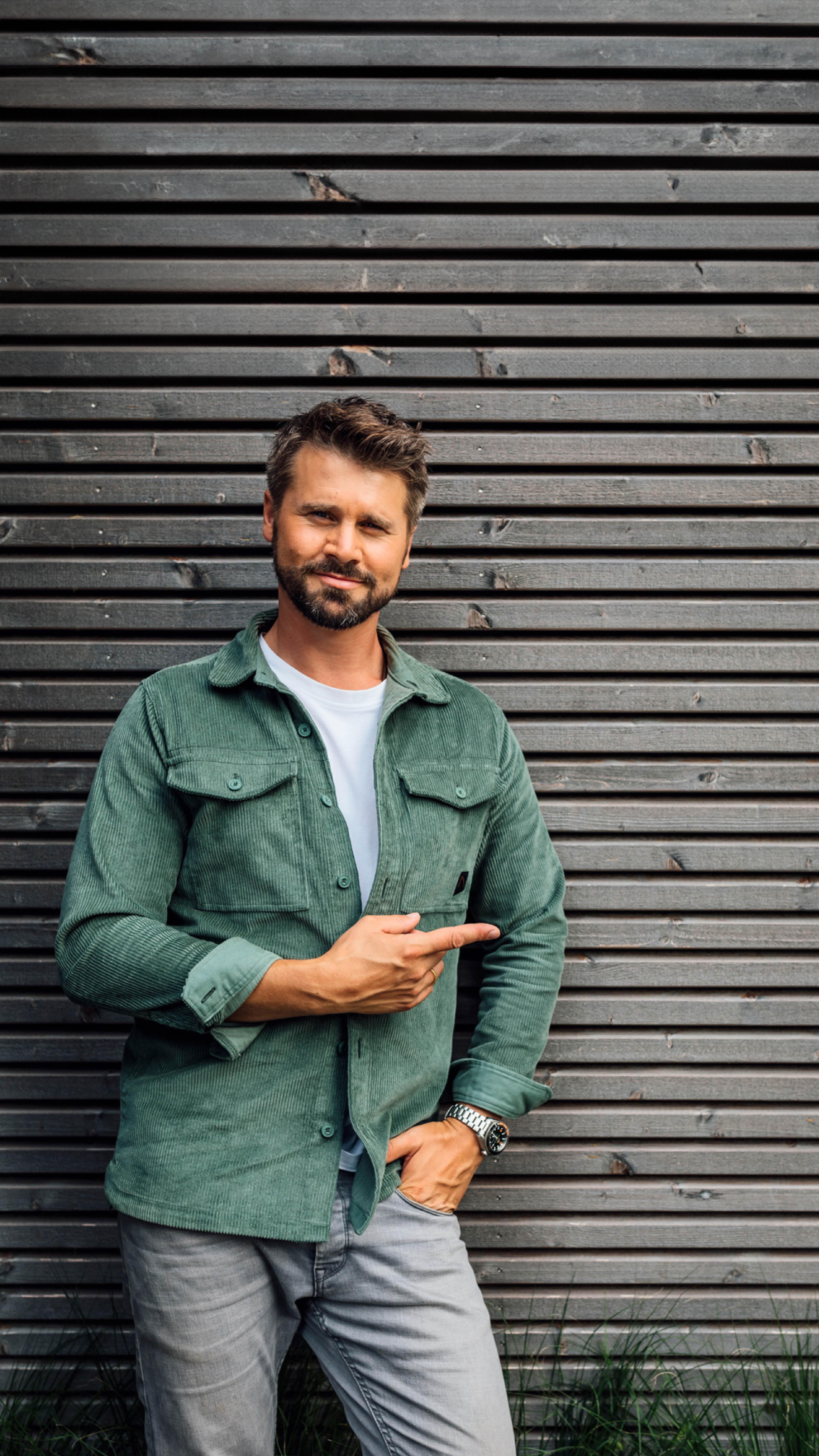 Social Campaign for @eon_deutschland
@thoreschoelermann hat das Ding so gerockt, wir hatten großen Spaß bei diesem Dreh 🙏🏼 Und die Ergebnisse lieben wir. Checkt mal bei E.ON vorbei, wir zeigen die Tage auch noch mehr von diesem Job.
📷 @barbarahibler.fotografie
🎥 @nk.film.production
#socialcampaign #filmproduktion #markenagenturmünchen #kommindenclub #nopantsclubmünchen