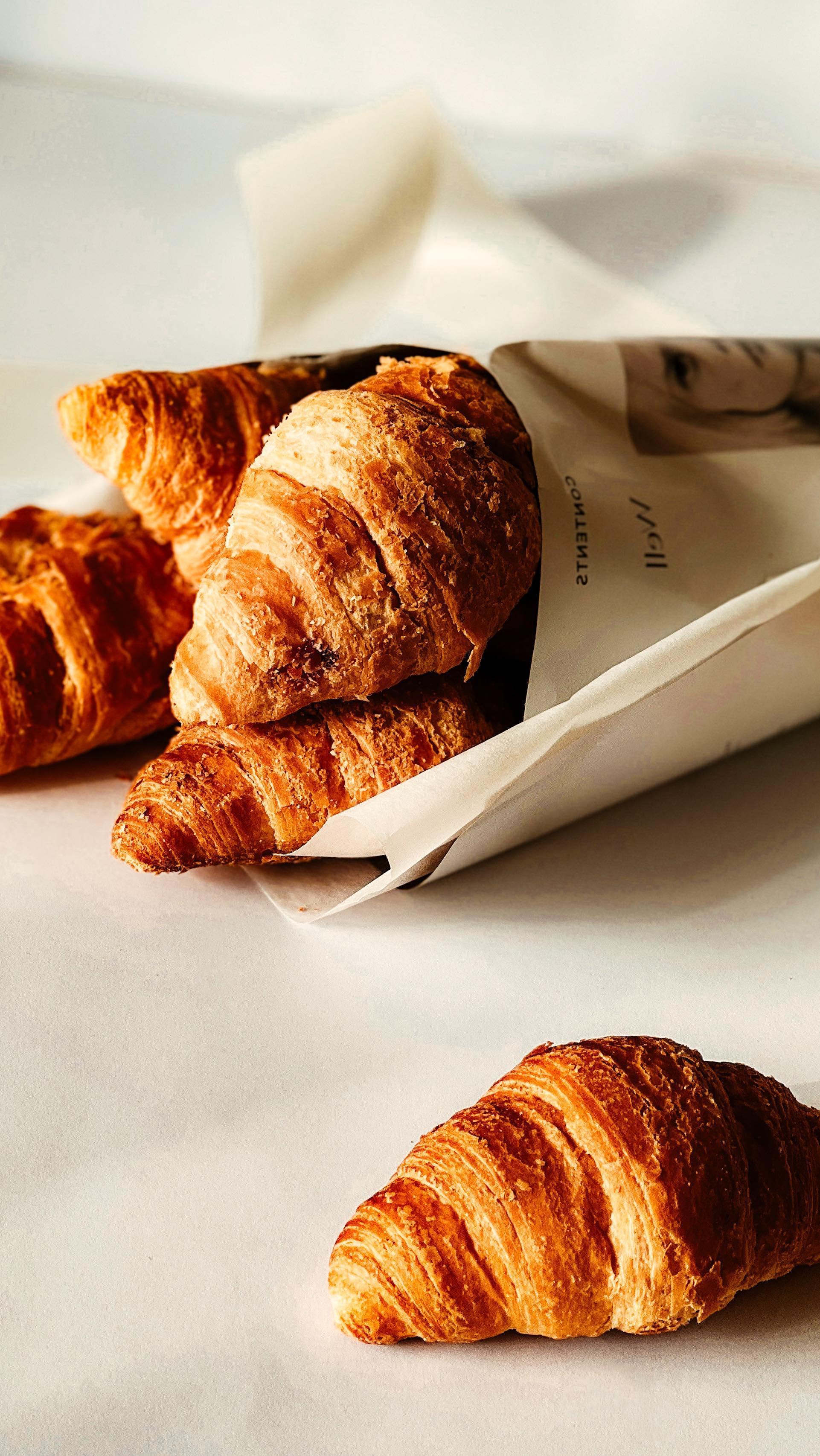 Croissants are one of the breads I have really missed the past few years. So why not try and bake them?
Iâve made a few batches of gluten & soy free croissants over the past few months, have gotten a bit better each time. They still arenât perfect but they are flaky, golden, and fluffy-ish.
#slowandsimpledays #glutenfreebaking #soyfree #amateurbaking