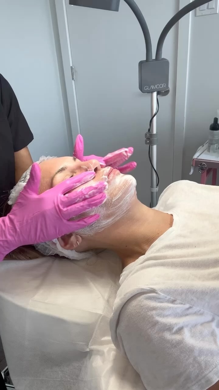 Skin Ceuticals facial π§πΌββοΈ #facial #skinceuticals #extractions #clearskin