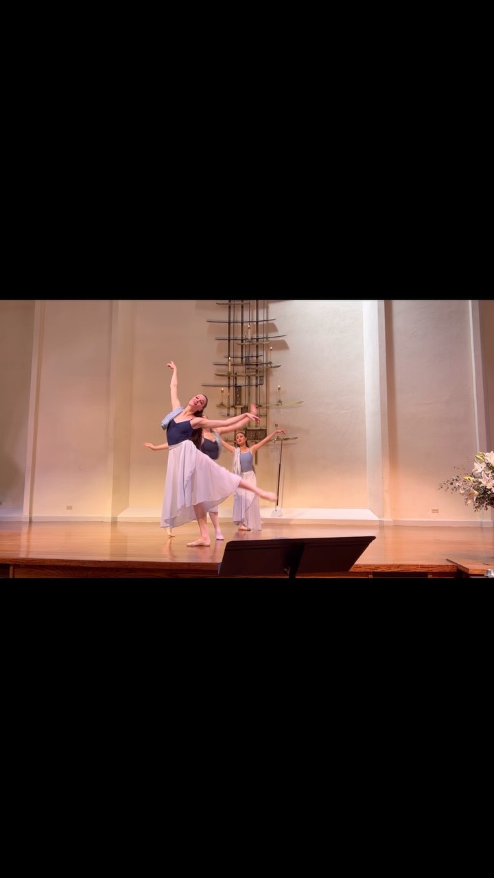 From rehearsal to performance… 🎵🎶🎵
“Sicut Cervus”
We performed this morning at the First Unitarian Universalist Society of San Francisco 🔔
Always a joy to forge new collaborations and see timeless music come alive through dance!
This new dance work choreographed by @courtney_ramm to live music by @aretesingers is a journey of yearning for the Divine ✨