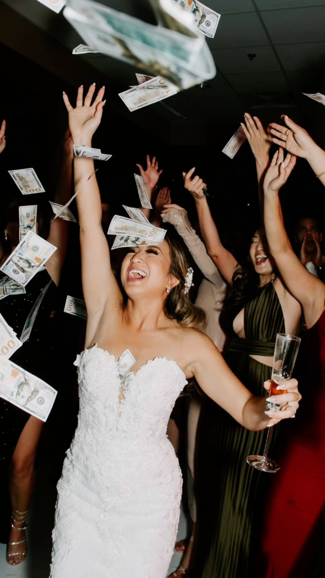 Who’s ready for the weekend?!
.
.
.
#thatfridayfeeling #fridaymood #theweekend #tgif #justdance #issavibe
#weekendvibes #fiesta #weddingplanning #themajesticwedding