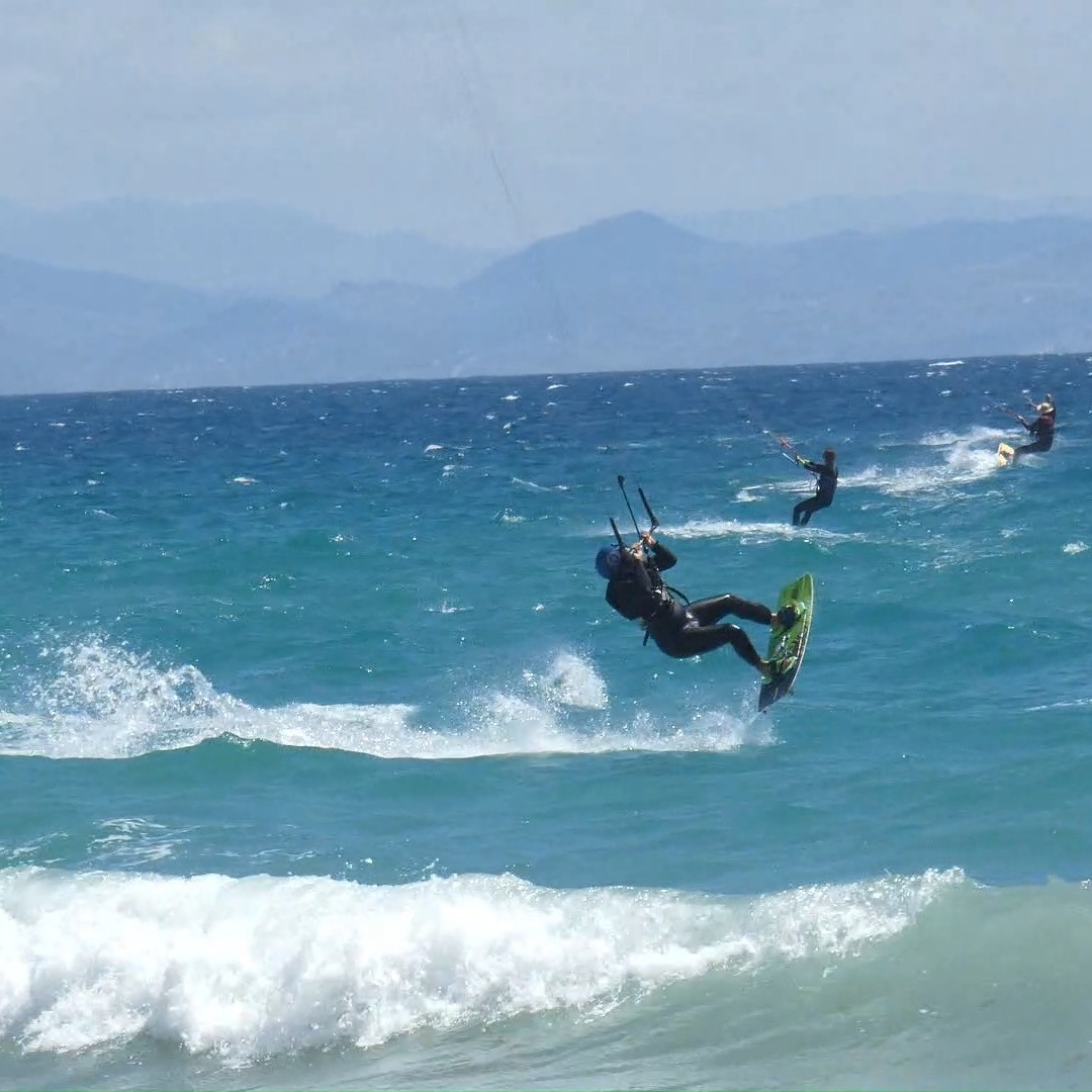 Nail your first backrolls
Better jump technique
Pop transitions
Becoming more confident in all conditions
We´ll help you with all of these goals - and many more!
Join our Ultimate Progression Camps
Next one: 6-13 July
https://www.highflyerstarifa.com/ultimate-kiters-camps
#kitesurfcamp #kitesurf #tarifa #kitesurfingholidays