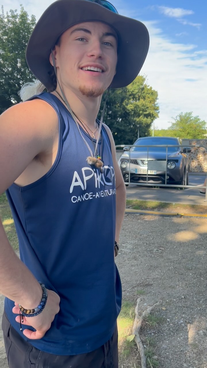 🌊🚣♂️ Explorez la rivière sans barrières linguistiques ! 🚣♀️🌊
Nous avons le plaisir de vous annoncer que chez @apikopa_canoe nous parlons anglais couramment et méticuleusement grâce à Alex, notre franco-écossais passionné ! 🏴🇫🇷🌍✨
Que ce soit par téléphone ou au bord de la rivière, Alex sera ravi de vous renseigner parfaitement et de rendre votre expérience inoubliable.
Venez découvrir nos parcours en canoë et profitez d’un accueil chaleureux et polyglotte.
À très vite sur l’eau ! 🌞🏞️
#Langues #EnglishFriendly #Outdoor #Nature #Tourisme #Rivière #gardiendelariviere
#crifck #ffck #parcoursnautique
#canoekayak #riviere #activitepleinair
#sportsdenature
#canoe #kayak
#77vivreengrand
#MoretLoingOrvanne
#Episy #GrezSurLoing
#SeineEtMarne #IleDeFrance
#Détente #Weekend # #FontainebleauTourisme
#lesplusbeauxdetoursdefrancet
#Seineetmarneattractivite
#SeineEtMarne77
#IleDeFfance