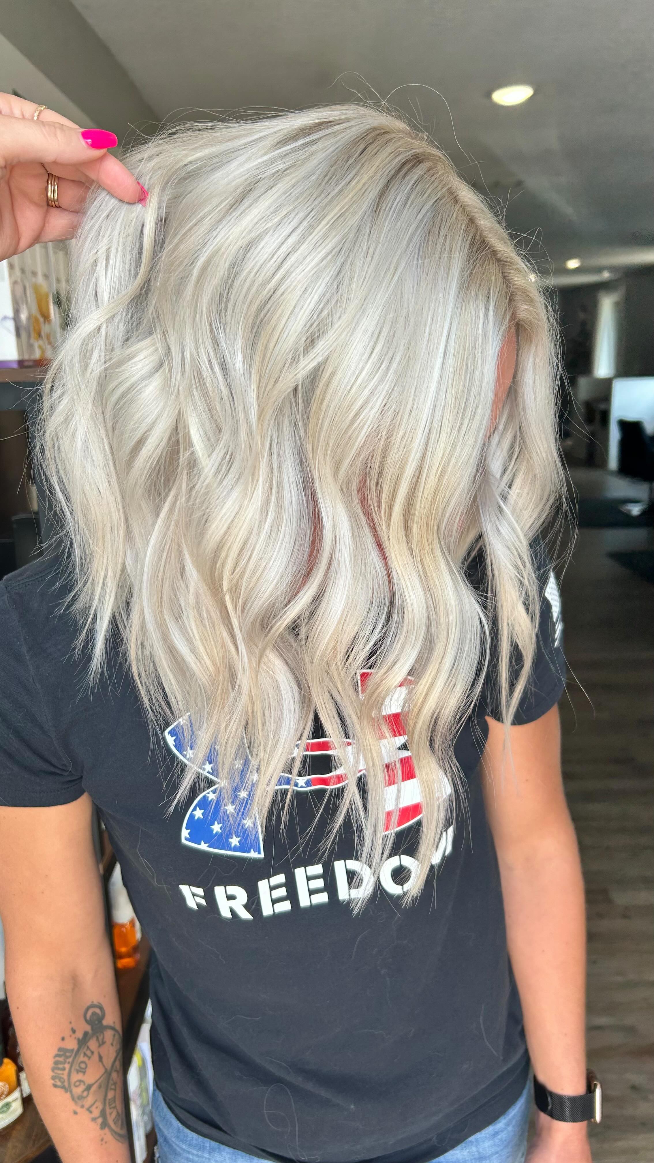 Let’s normalize how long it takes to build a clientele of your dreams.
It took me 2 years untill I was able to leave my second (bartending) job while building a clientele.
Another 3 years on top of that of NON-stop working to show I was reliable & consistent. Taking all the walk-ins, all the calls till I was finally 6-8 weeks booked.
If you’re struggling to stay on the path of the hair industry….
DONT GIVE UP! You got this!
DM me for advice on how to build your dream clientele💖
#blondespecialists #extentionspecialist #michiganhairstylist #blondehair #balayagehighlights #dimensionalblonde @gaylordmichigan