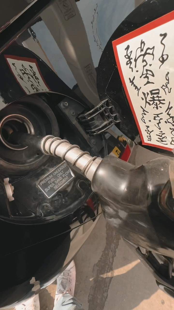 Paper bomb next to the gas cover… sure why not’ 🤔