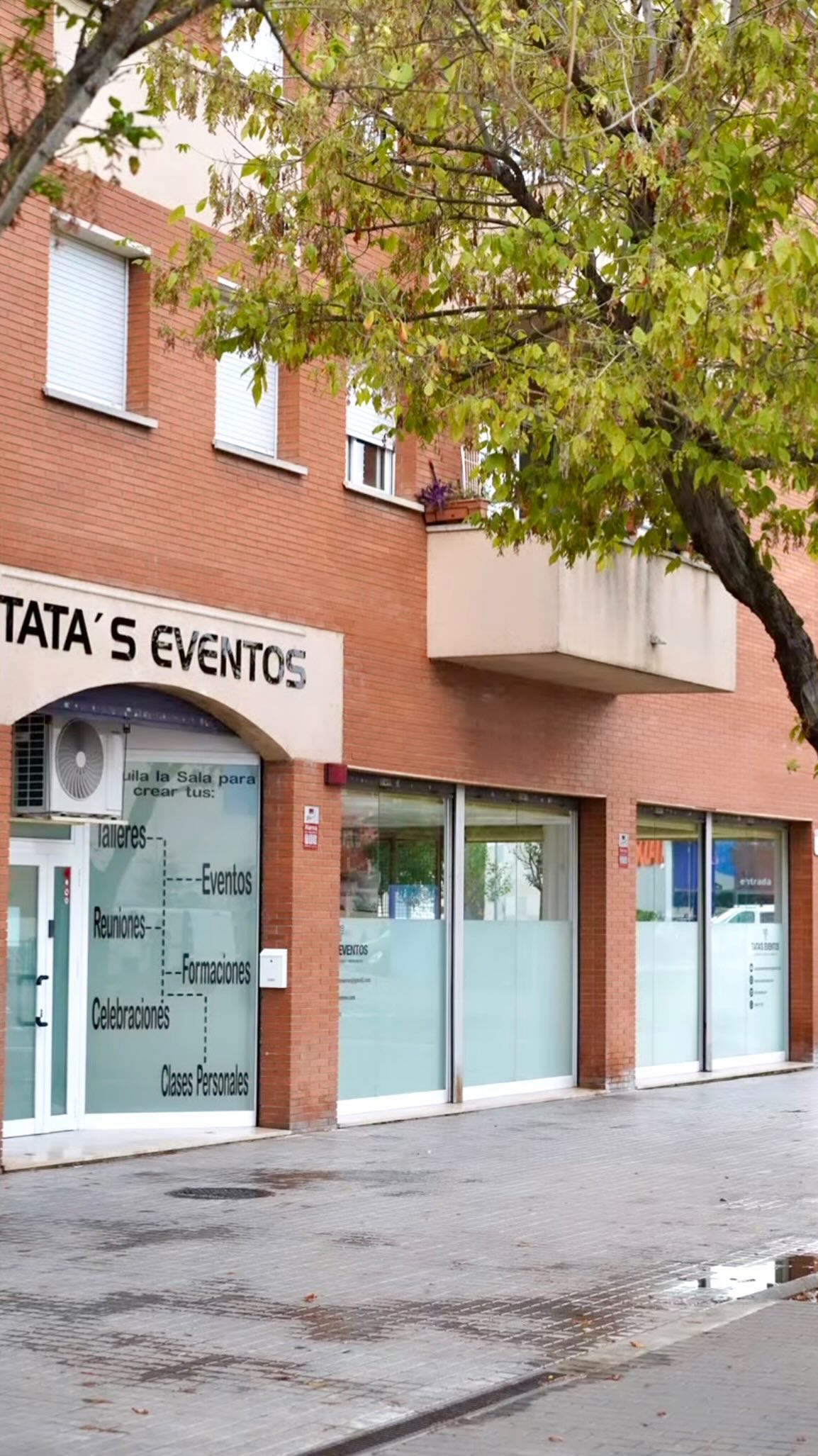 Nos podéis encontrar frente a la Gasolinera del Esclat 😊