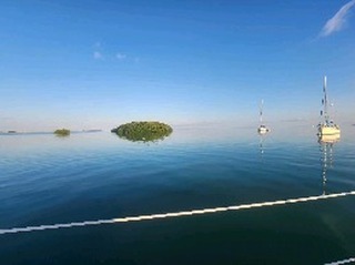 Days like this! Perfect start and end of a day!
#dayslikethis #waterlikeglass #watercolors #watermeetssky #sunsetphoto #sunsetphoto #sunsets #liveaboardlife #livingthedream #anchorlife #anchorage #sailboat #sailboatlife