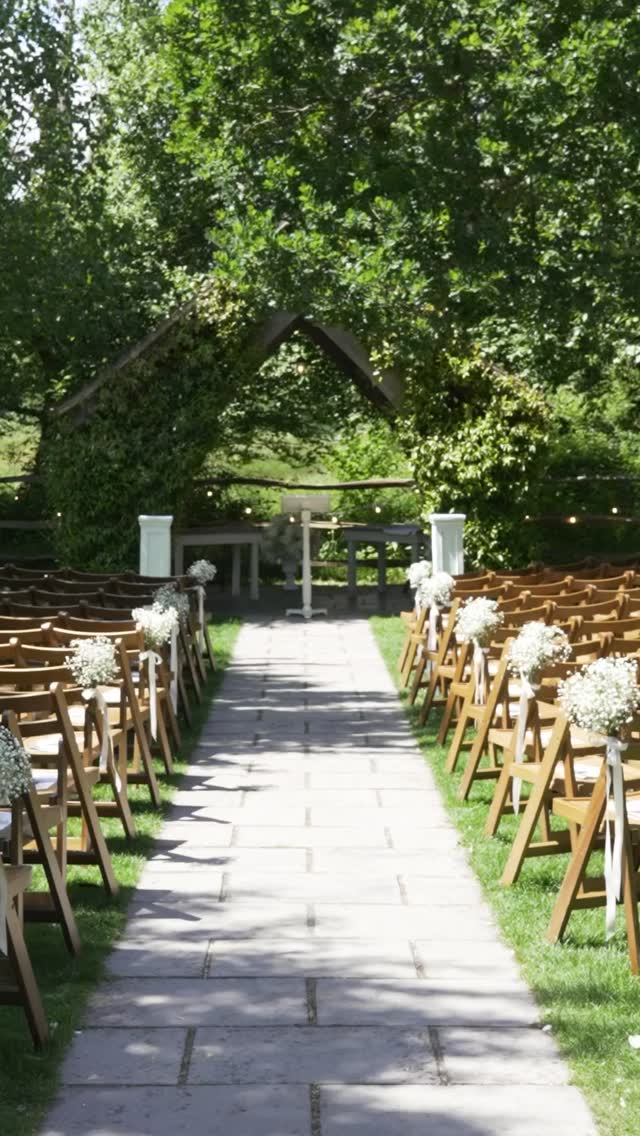 Declan & Ellie just a few clips from Saturdays wedding full trailer dropping soon!
Pure magic start to finish! Sunshine, live music, laughter and great dancing!
Venue - @millbridgecourt
Photographer - @bertpalmer
Flowers - @yokoblooms
Band - @thephatcats
Wedding news paper - @thecraftylab.co.uk
#Millbridgecourtweddings #millbridgecourt #weddingvideo #weddingvideographer #teaservideowedding