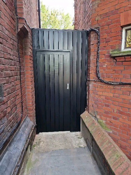 We love making gates , which makes a statement to your property.
We design , manufacture and installation.
From start to finish
#gates
#gardengate
#drivewaygates
#London
#wooden
#gardenideas
#homerenovation