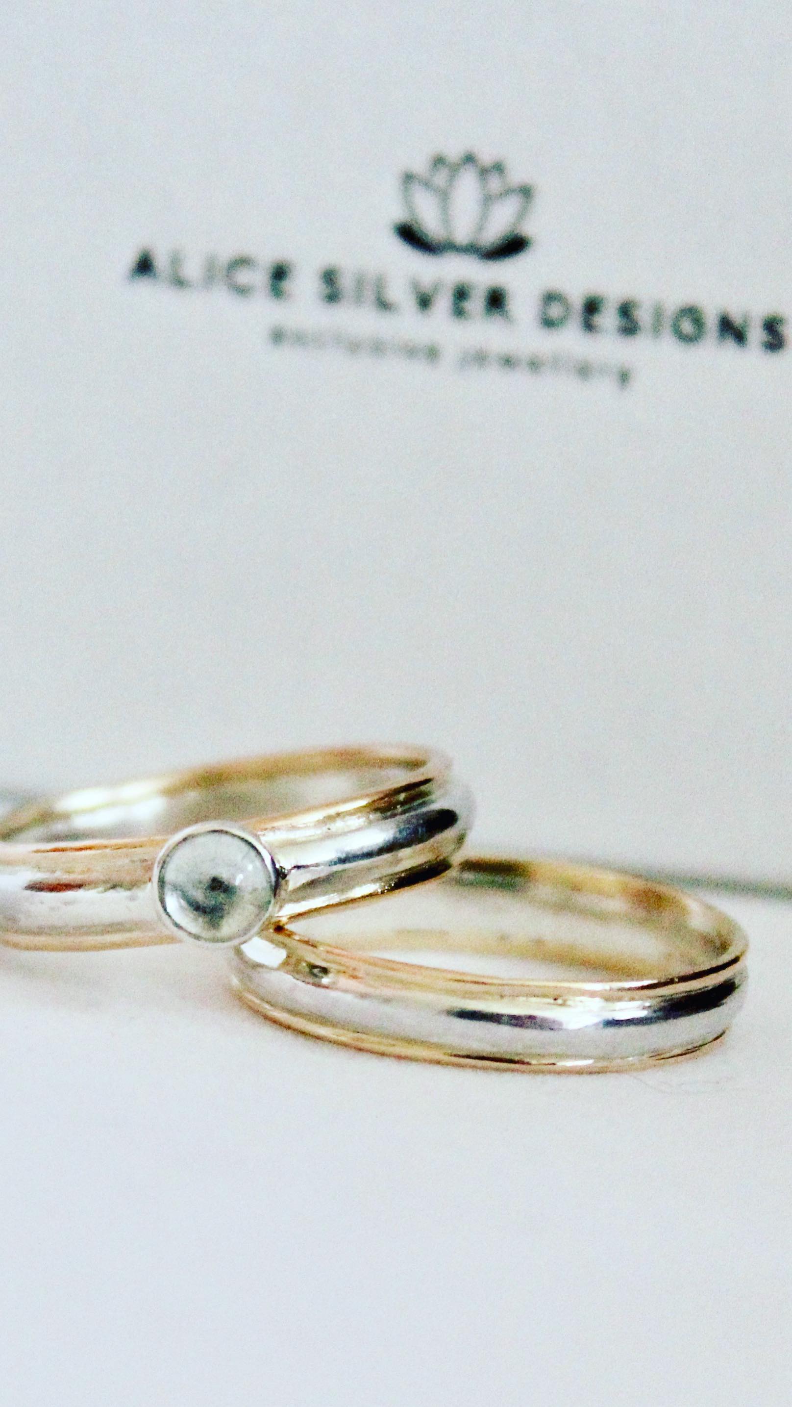 Beautiful blue topaz, birthstone of December!!💎💍💠#alicesilverdesigns #bluetopazring #blauwtopaassieraden #edelsmid #handmadesilverjewellery #edelsmidalicesilverdesigns