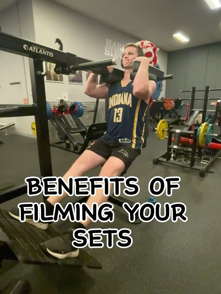 If your unsure if you should film your sets, here are some reasons why you should.
There is no reason to be scared or feel embarrassed to film yourself in the gym. It’s a safe space and all your doing is trying to better yourself!!